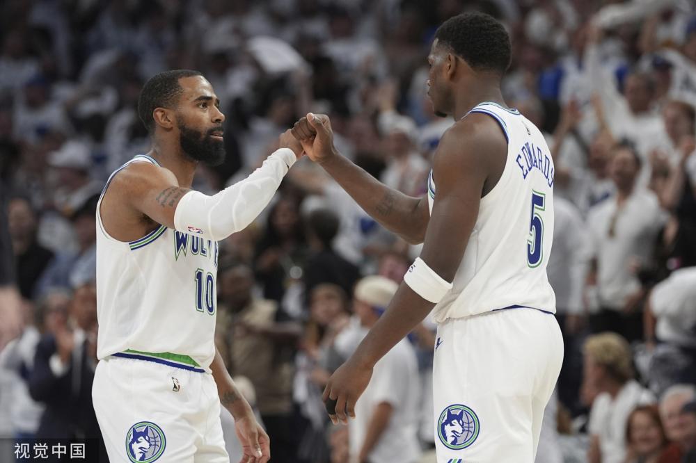 她敞开心扉 她敞开心扉